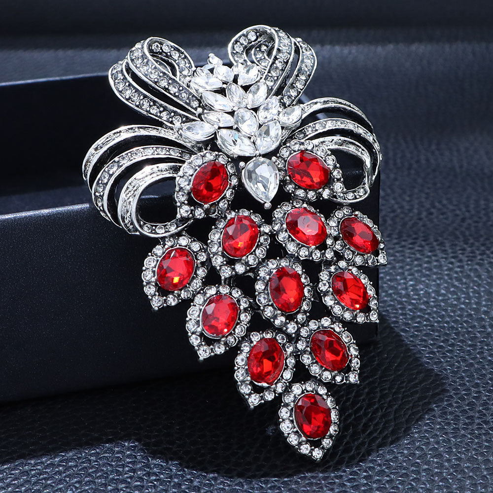 Retro Grape Brooch Oversized Rhinestone Corsage Pin for Women's Winter Style