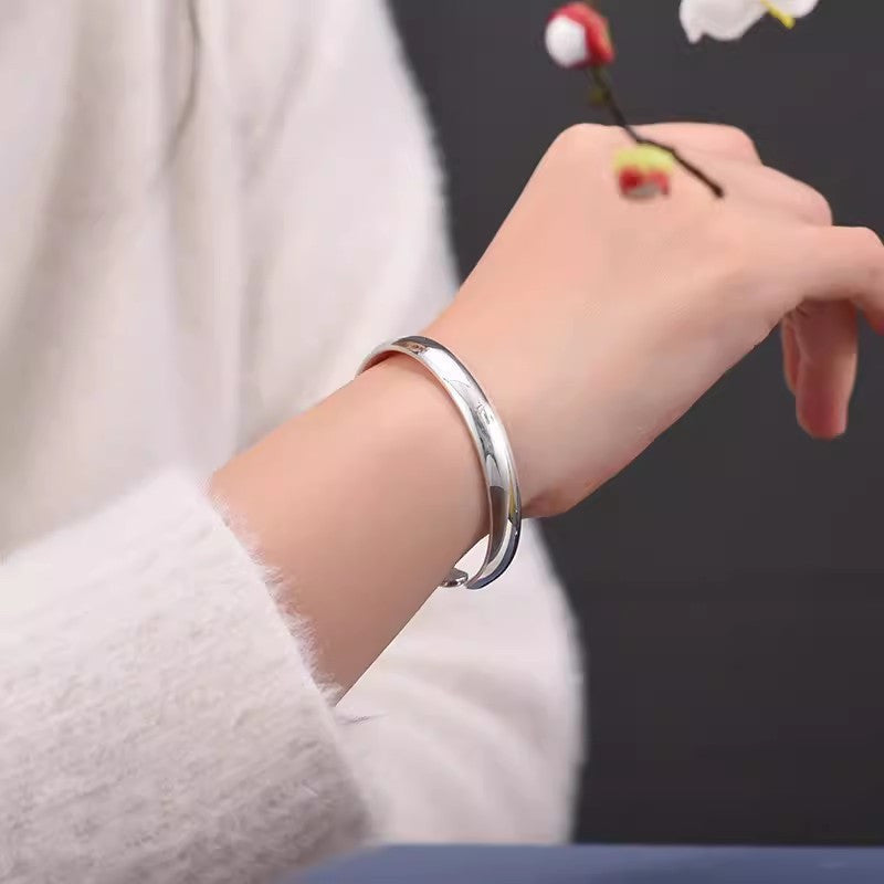 Chiroyli S999 Sterling Silver Qulf Bilaguzuk, Nafis va Zamonaviy Aksessuar, Sevimli Odamlar, Onalar va Qizlar uchun Tug'ilgan Kunlar yoki Rojdestvo kabi Maxsus Tadbirlar uchun Ideal Hediye