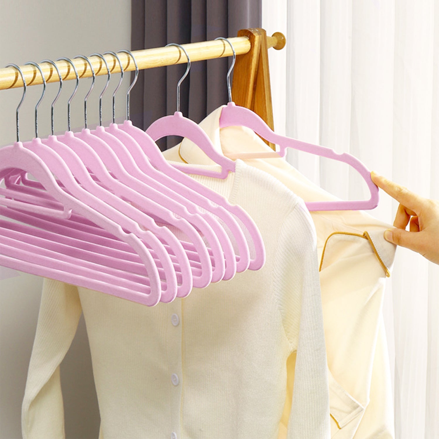 Set of 10 Non-Slip Velvet Hangers for Shirts and Pants with 360° Swivel Hooks