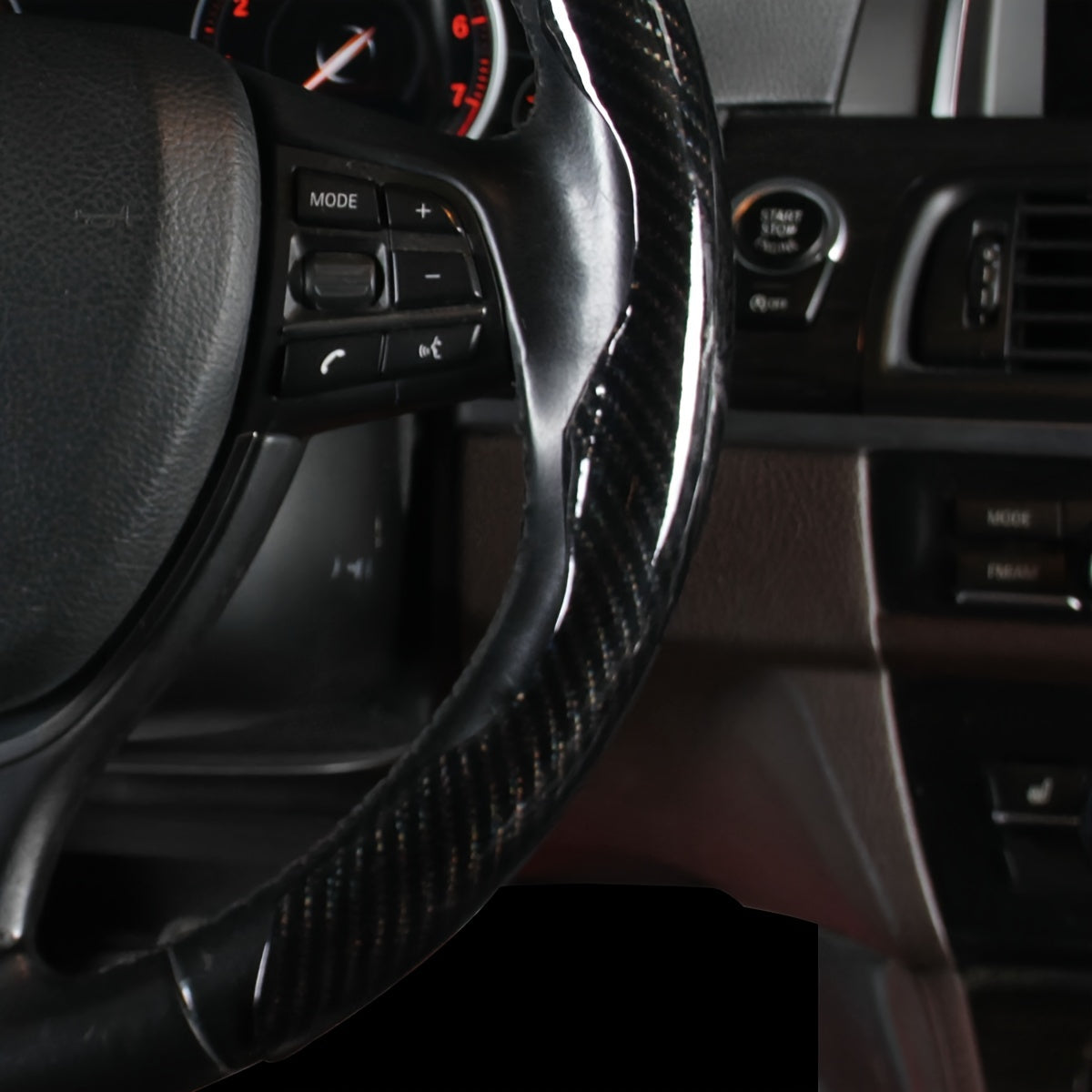 Karbon tolali rul boshqacha qopqog'i PU charm bilan yopishtiriladigan tutqich himoyachisi