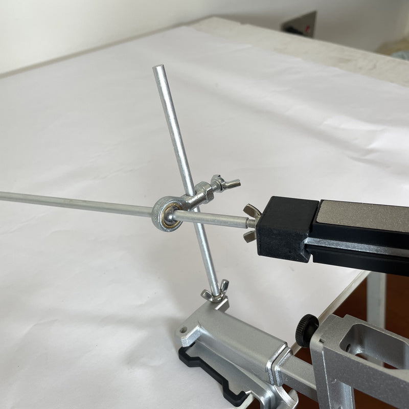 Oshxona asboblari uchun 360-darajali sozlanadigan tizim bilan qattiq burchakli pichoq silliqlash moslamasi