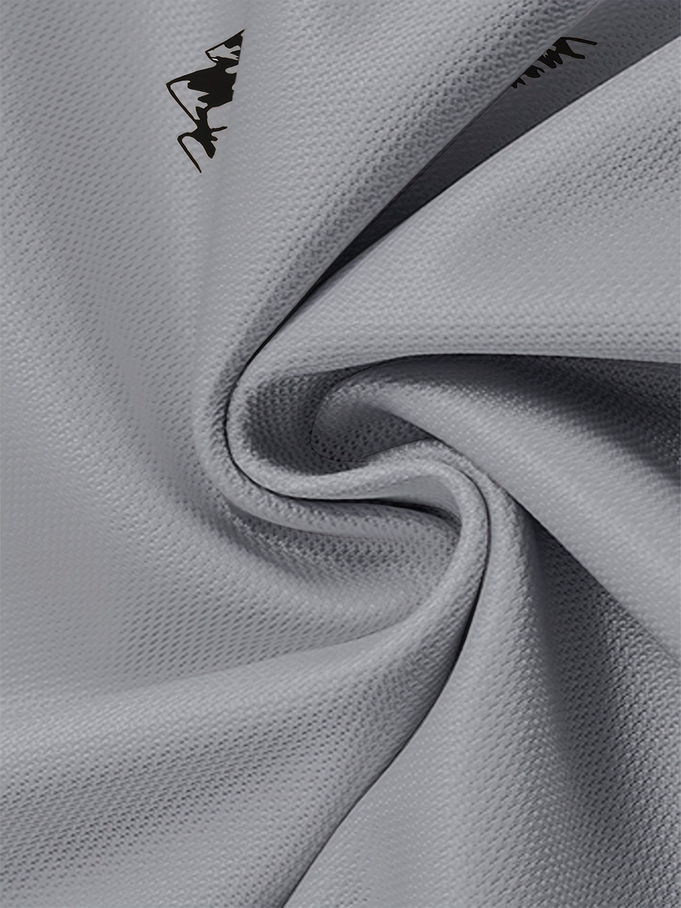 Erkaklar uchun yumshoq bo'yinli futbolka, 100% polyester to'qilgan matodan tayyorlangan, bir rangda. Har mavsumda kiyish uchun oddiy moslama. Mustahkam va zamonaviy oddiy futbolka.