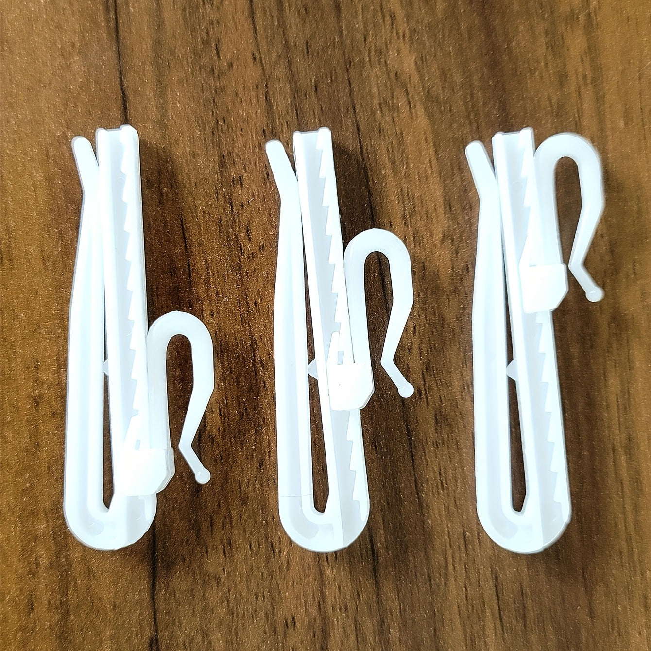 Set of 20 White Plastic Curtain Hooks with Adjustable Clips for Windows Doors Showers