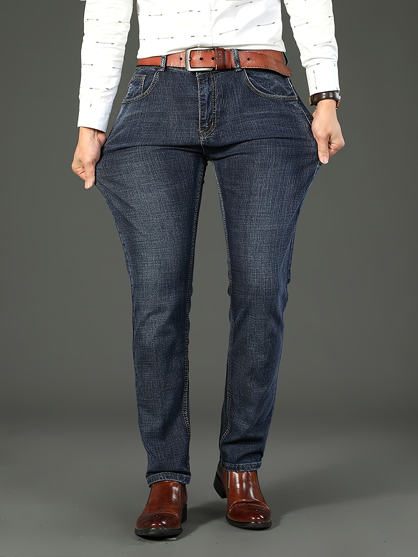 Erkaklar uchun bir xil rangdagi paxta aralash jinsilar, oddiy kesim, biroz cho'ziluvchan va to'qilgan mato, kuz/qish mavsumi uchun mukammal, katta o'lchamda.