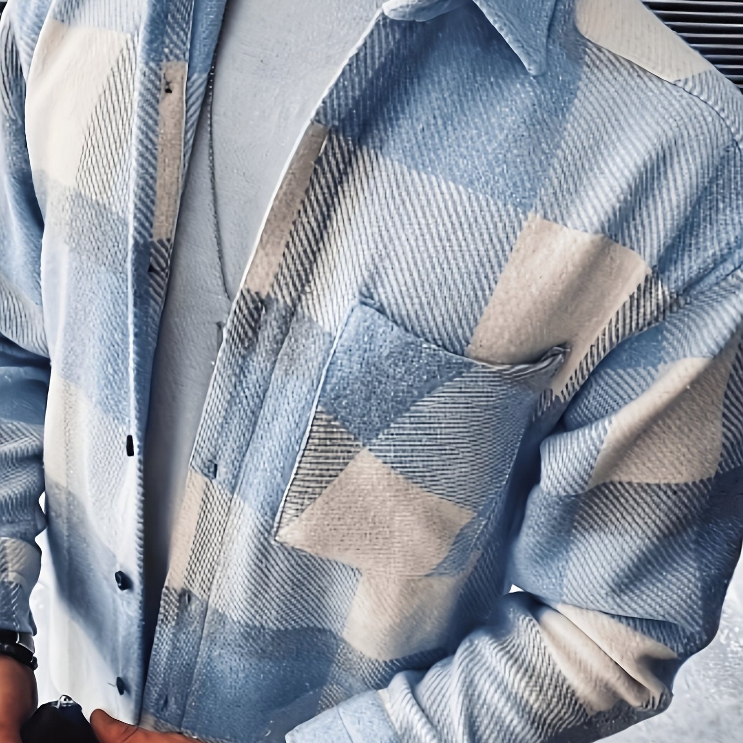 Katta o'lchamdagi erkaklar uchun ko'k va oq tekis chiziqli uzun yengli ko'ylak, tasodifiy kuz/qish uslubi, tugmachali yaka, polyester mato, mashinada yuvish mumkin.