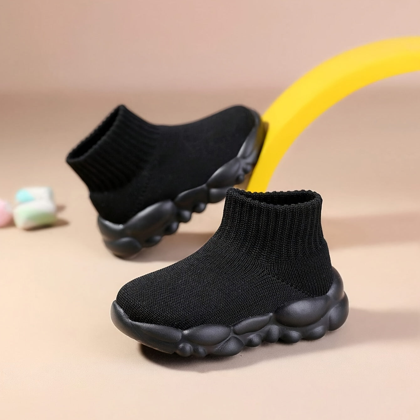 Kichkina qizlar uchun nafas oladigan to'qilgan yopiladigan poyabzal, yurish va yugurish uchun, barcha mavsumlar uchun