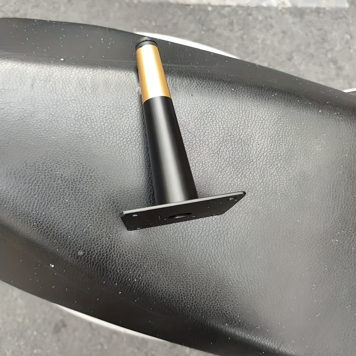 Mesa lateral de metal acabado en dorado, estilo moderno glam, montaje sencillo, duradera, decoración para el hogar