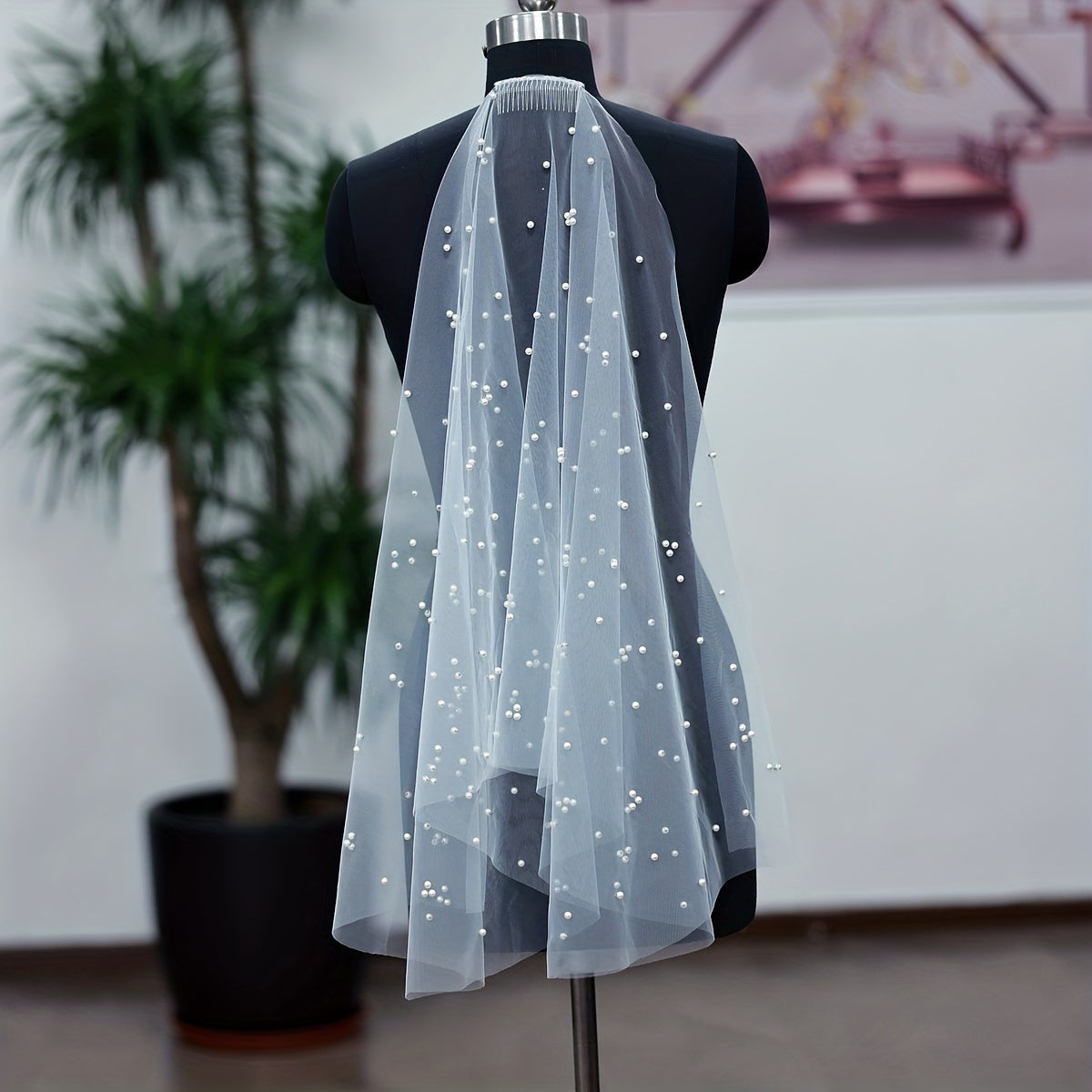 Oq Barok to'y voilki, sun'iy marjonlar bilan tarmoqli bosh kiyim va soch tarozi bilan