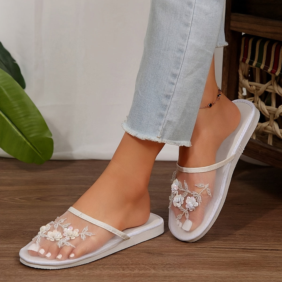 Ayollar uchun bejirimli gul naqshli vintage oq ichki poyabzal, sirpanmaydigan EVA taglik bilan