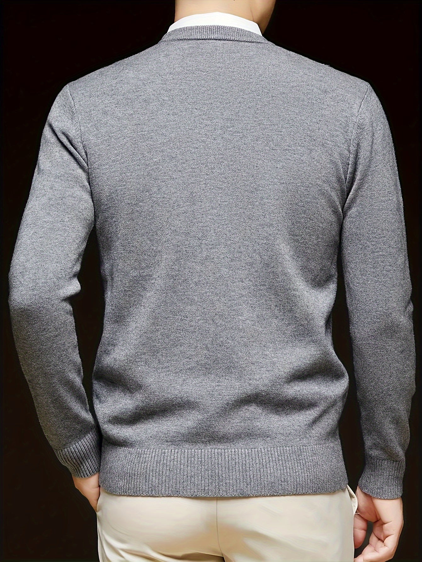 Erkaklar uchun bir rangli V-yuvalangan pullover sviter, rayon aralashmasidan to'qilgan, uzun yenglari va oddiy kesimi bilan, kundalik va tasodifiy kiyim uchun cho'ziluvchan matodan tayyorlangan.