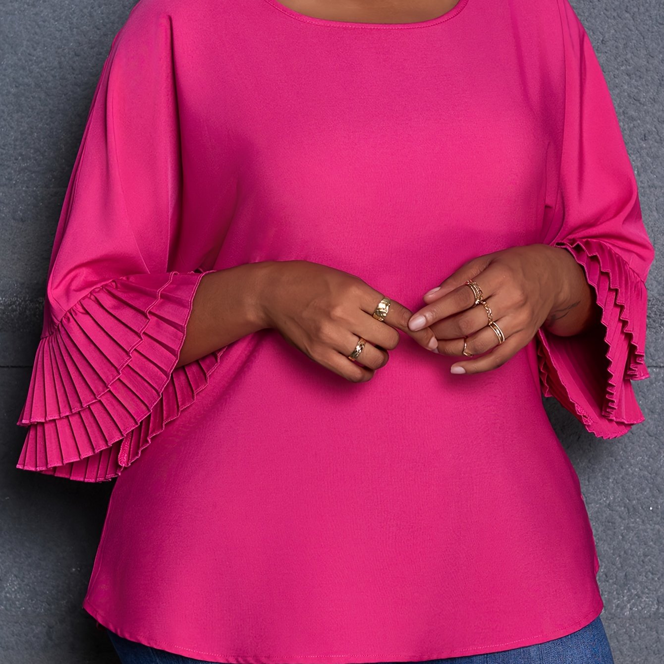 Plus o'lcham ayollar bluzasi, krujkali bo'yin, bir rangli, pleatsli ko'krakli ko'ylak