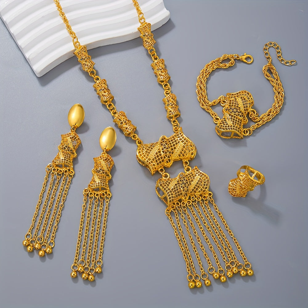 An'anaviy kelin zargarlik to'plami 5 dona: uzuk, marjon, bilaguzuk, taqinchoq. Har kuni kiyimlarga mos keladigan klassik bo'sh gul dizayni bilan qoplangan.