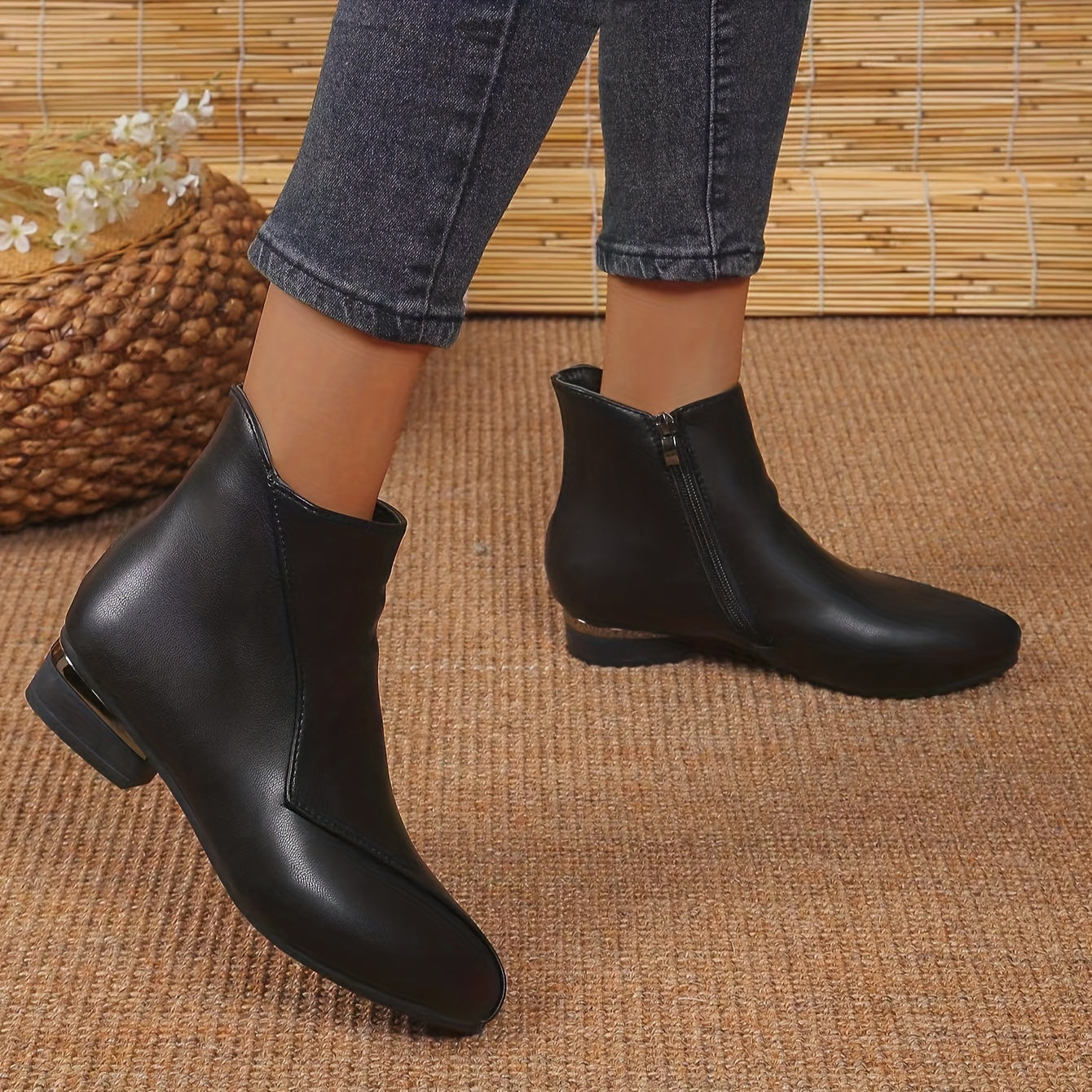 Women's Solid Color Elegant Boots Side Zipper Chunky Heels Point Toe