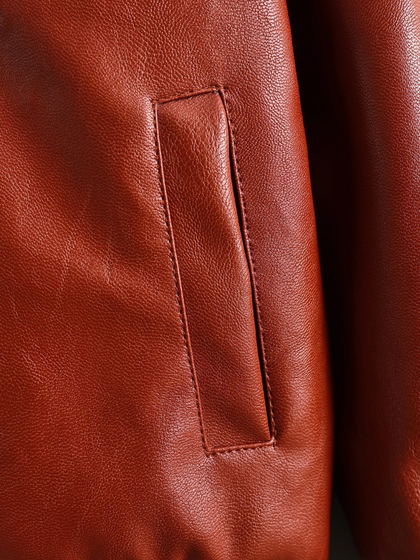 Модная куртка для мальчиков для стильной уличной одежды весной, осенью и зимой 2024 года.