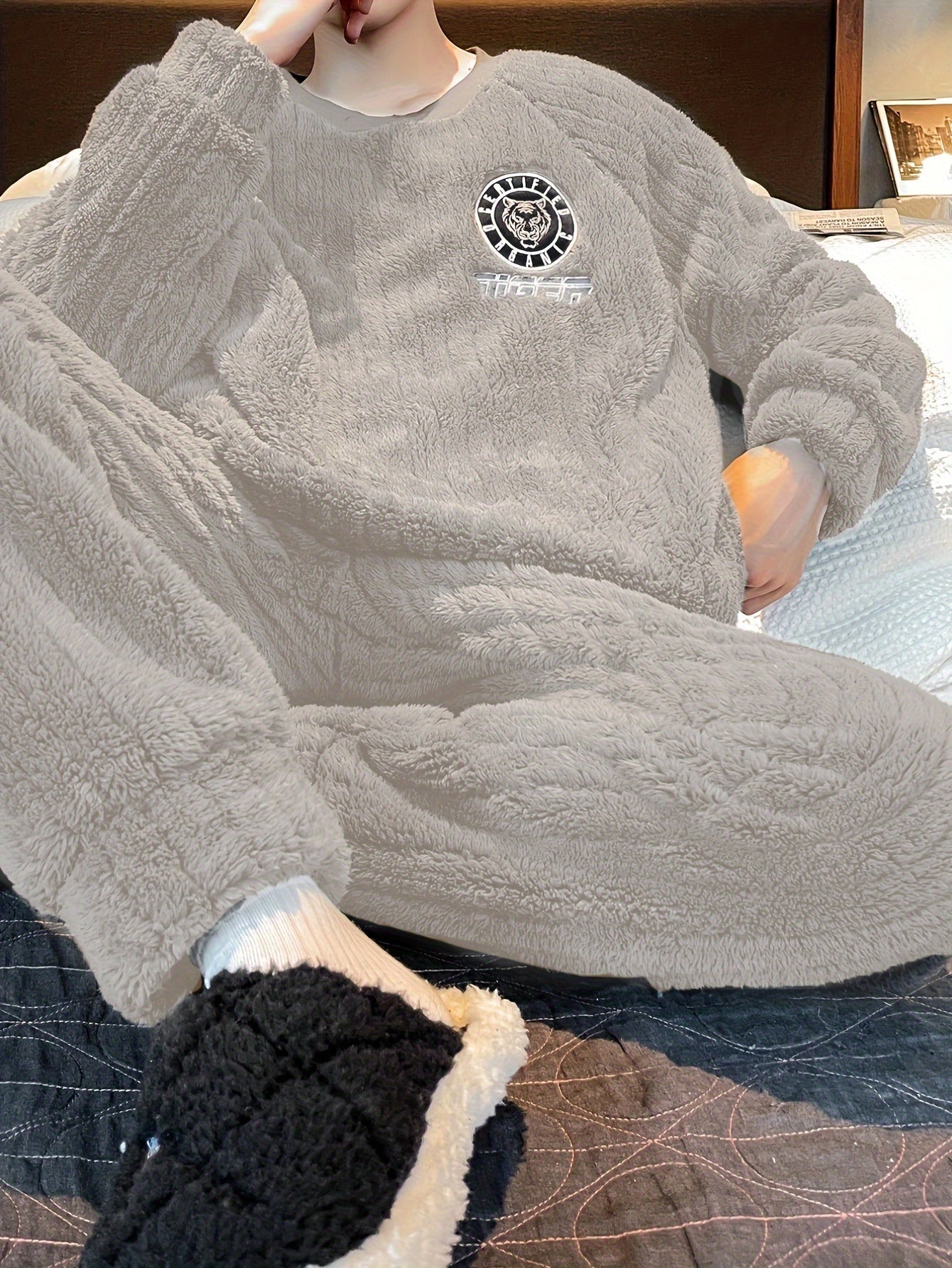 Men's Flannel Pajama Set with Tiger Print Long Sleeve Crew Neck Lounge Wear for Winter