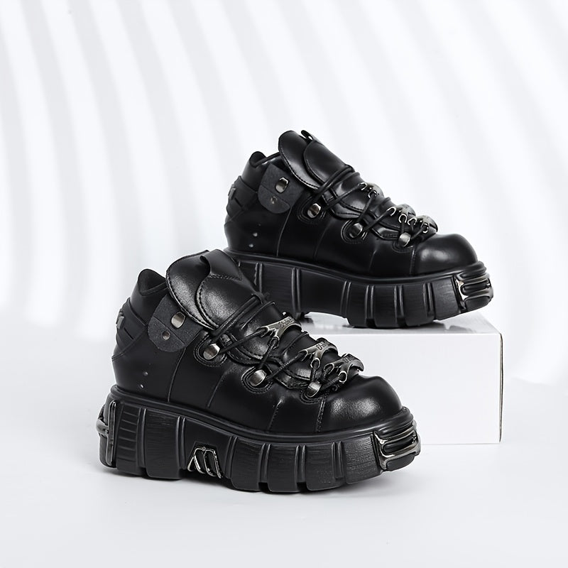 Ayollar uchun Gothic Punk tekis tagli sport poyafzallari metall aksentlar bilan