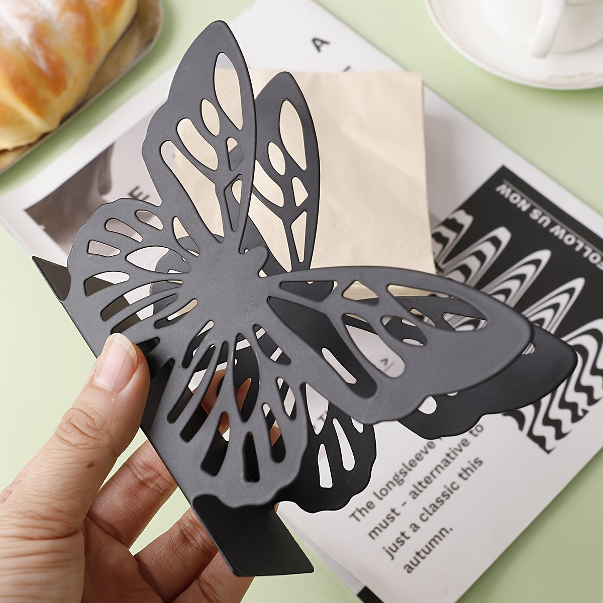 Oyoq shaklidagi metall tishli qog'ozni chiqarish uchun idish oshxona stoli yoki ovqatlanish stoliga