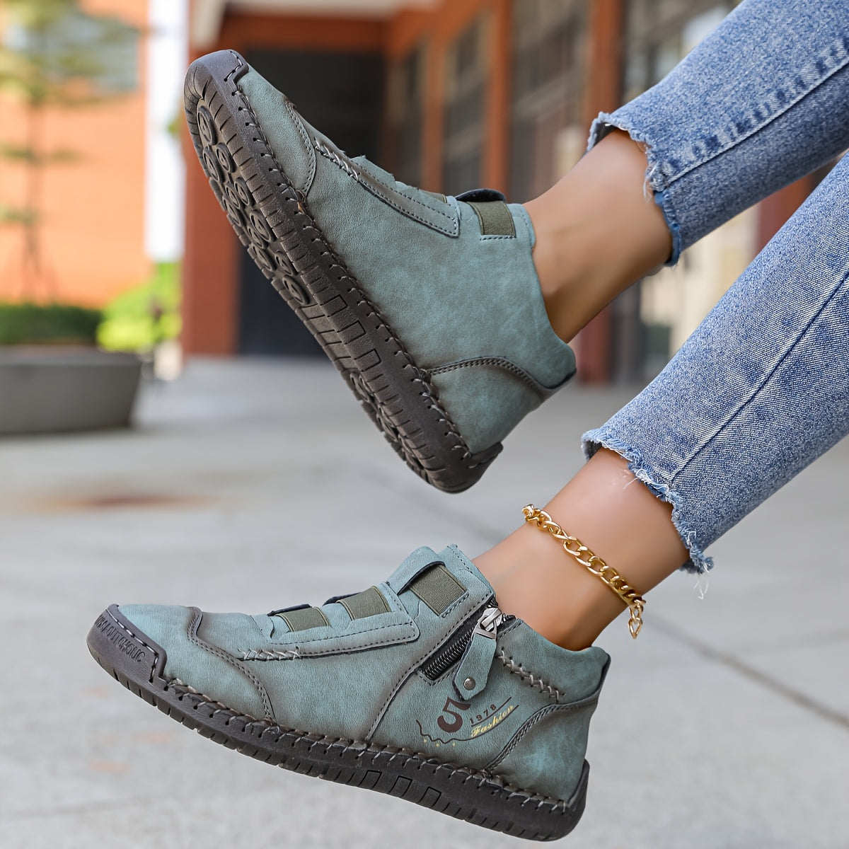 Women's All-Season Hand-Stitched British Style Lace-Up Cross Training Shoes in Multiple Colors