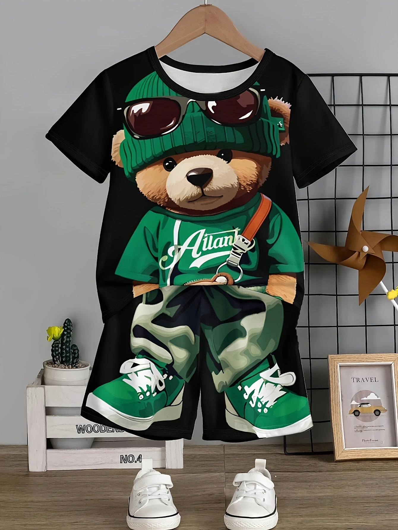 Boys' Summer Casual Cartoon Bear Graphic Tee and Shorts Set in Black and Green Polyester Blend