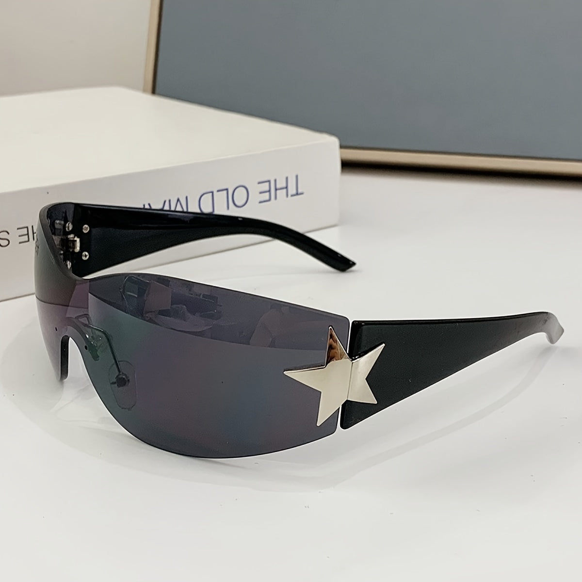 Gafas de moda unisex de gran tamaño con diseño futurista sin marco y decoraciones de estrellas