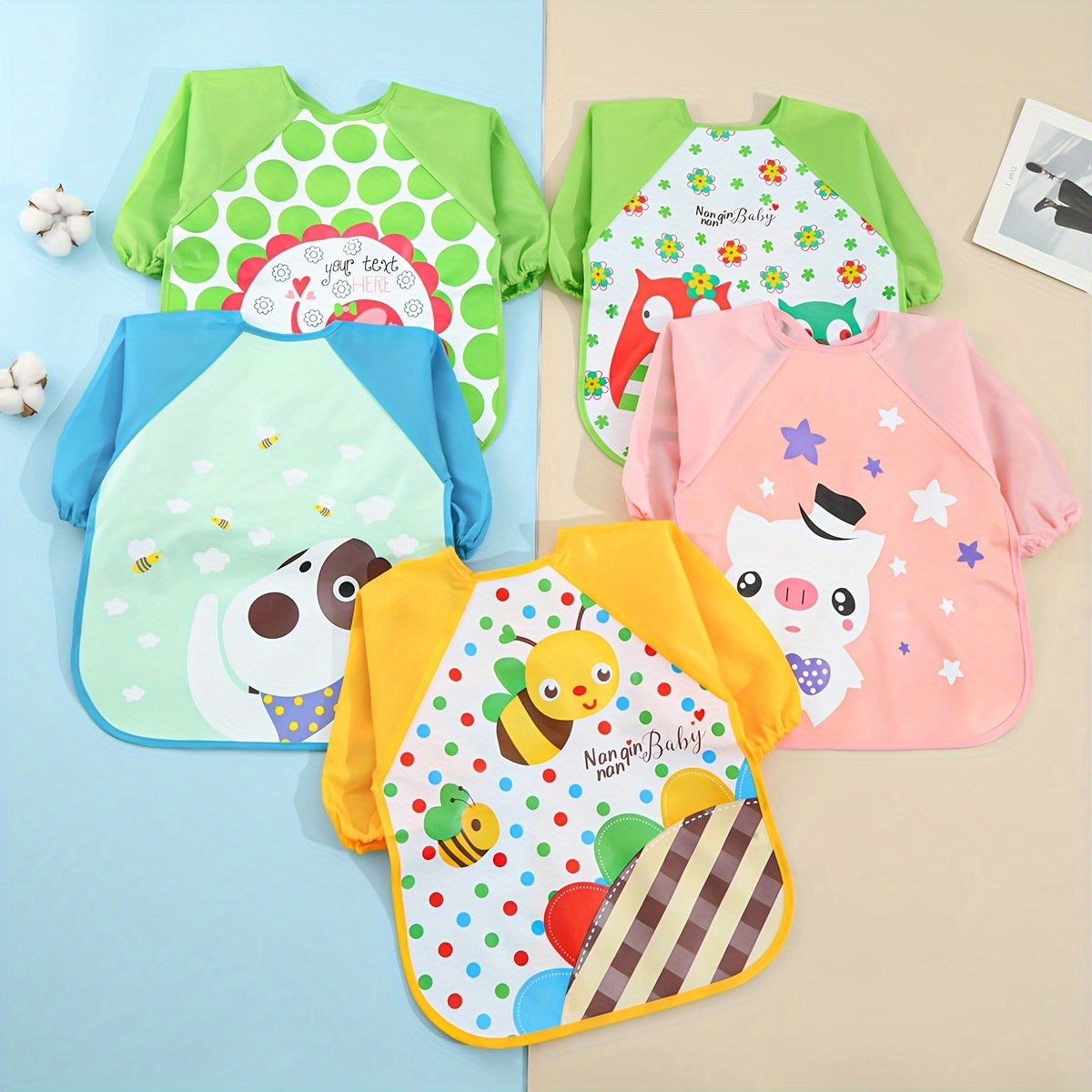 Delantal reversible de manga larga resistente al agua con estampado de dibujos animados para comer sin ensuciarse