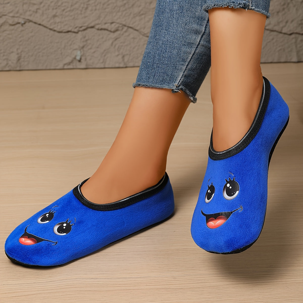 Women's Slip-On Slippers Breathable Fabric Soft Sole Indoor Outdoor Shoes