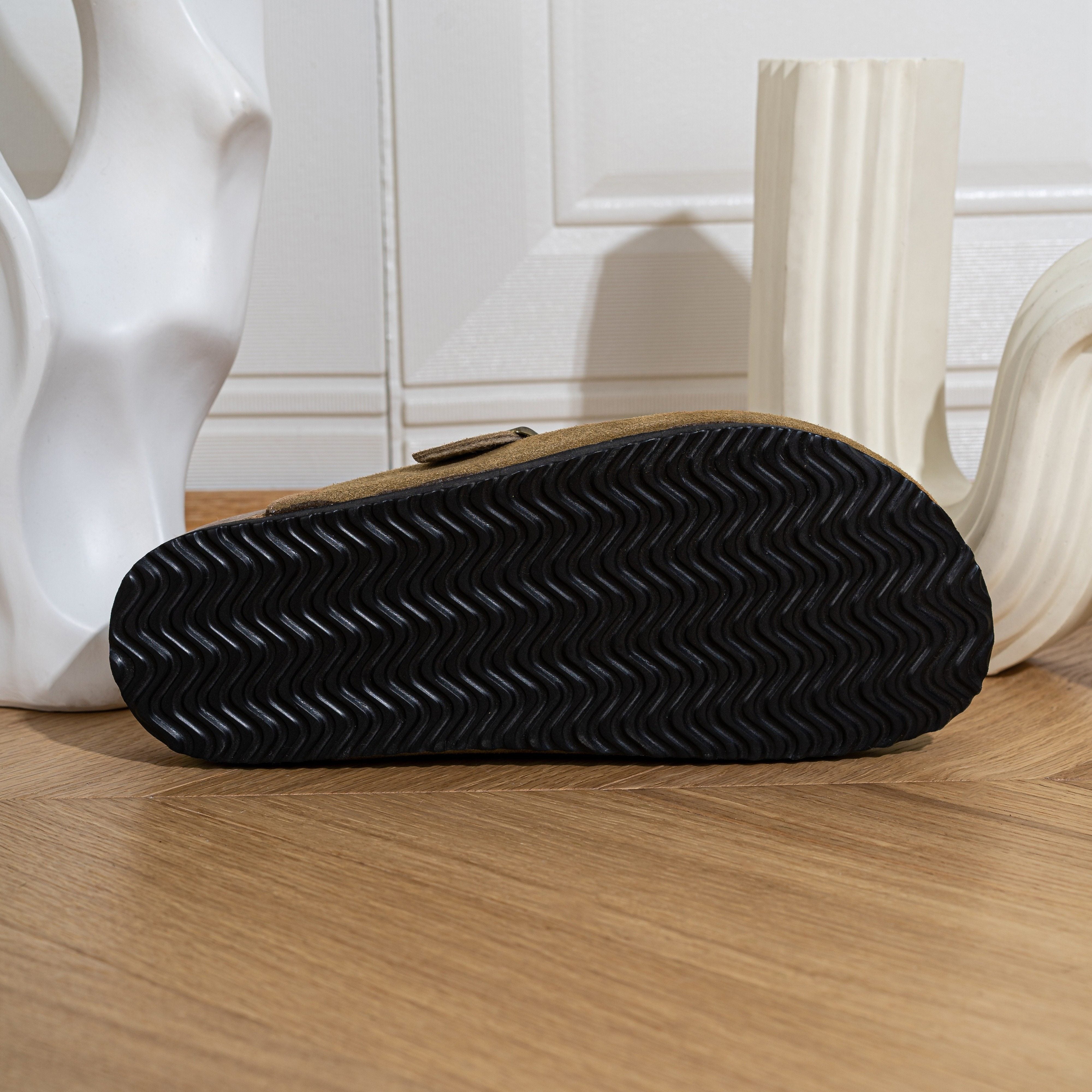 Ayollar uchun felt shippaklar ichki va tashqi, sirpanmaydigan, qulay qishki poyabzal