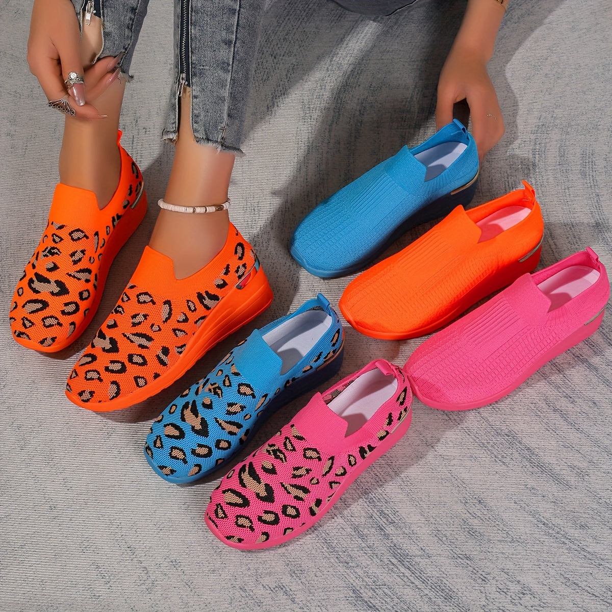 ayollarga mo'ljallangan nafas oladigan tikilgan sport poyabzali, kundalik va tashqi foydalanish uchun slip-on poyabzal