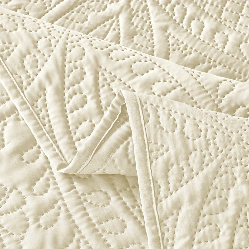 3-Piece Ultrasonic Embossed Polyester Bedspread Set with Quilt and Pillowcases for Modern Bedroom Decor