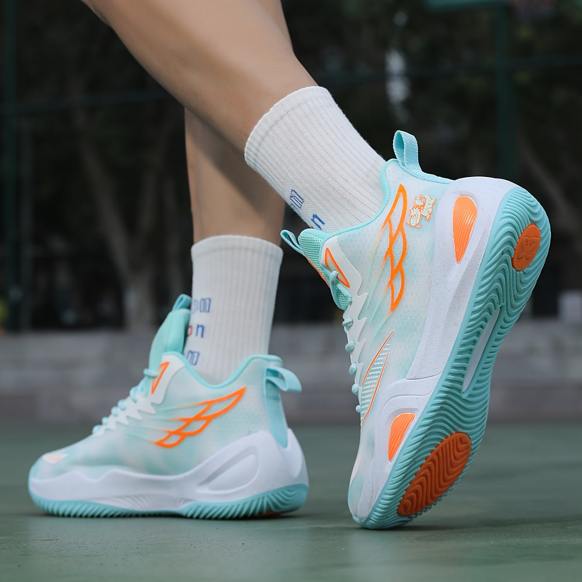 Juftliklar uchun professional pastki basketbol poyafzallari, ichki o'yinlar va mashg'ulotlar uchun mo'ljallangan, sirpanishga qarshi xususiyatlarga ega.