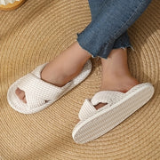 Ayollar uchun pushti vafli toʻqilgan slip-on shlyapki, xoch strap bilan, yotoqxona va hammom uchun