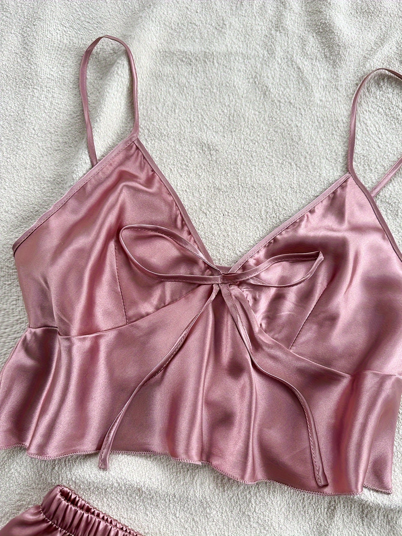 Conjunto de pijama de satén para mujer con top corto sin espalda y pantalones cortos mini para verano