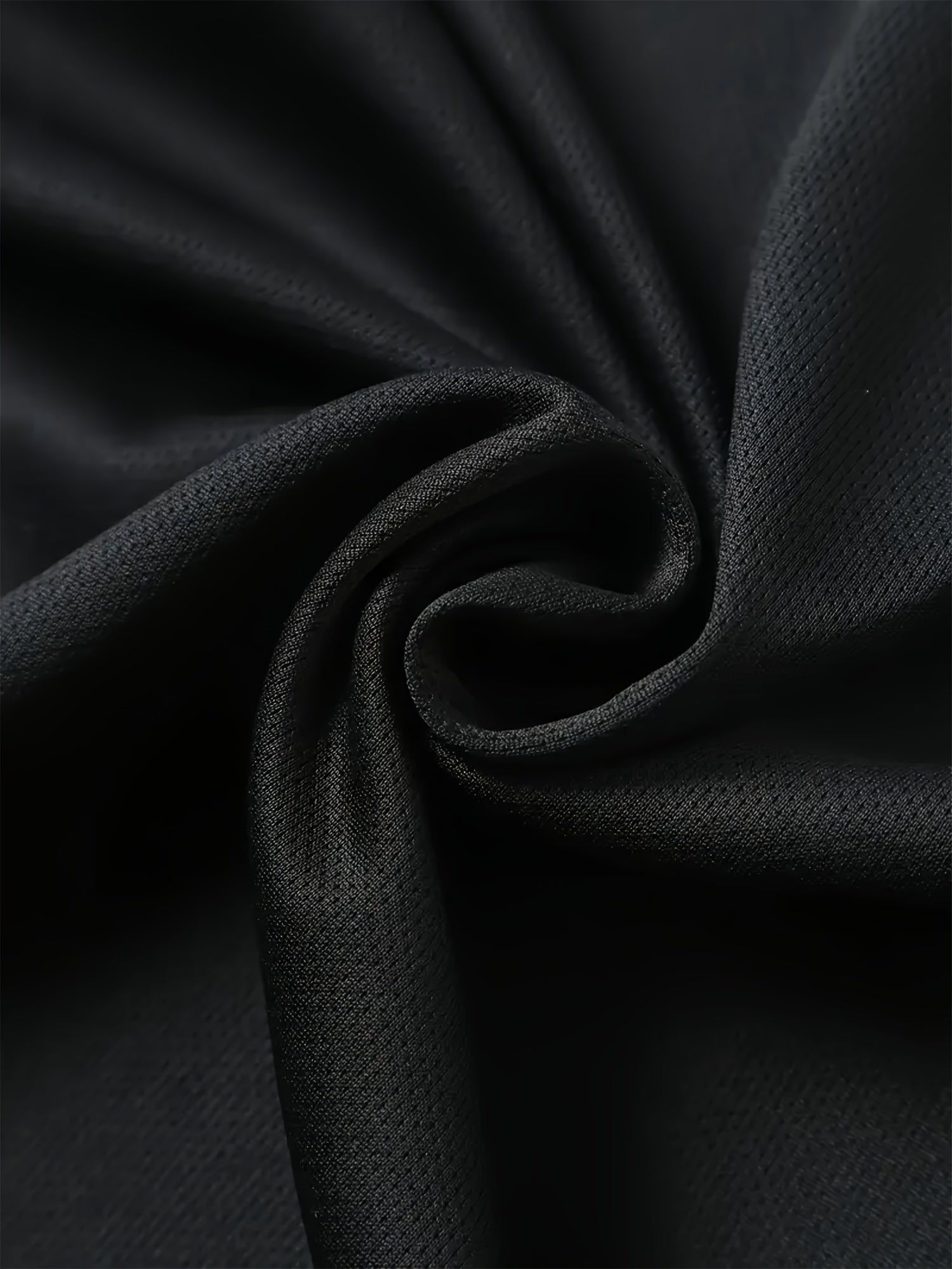 4 ta erkaklar uchun tez quriydigan sport futbolkalari qora, oq, kulrang, ko'k - sport zalida, yugurishda va fitnes mashg'ulotlari uchun ideal