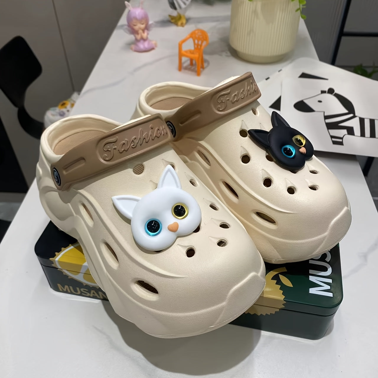 Women's Breathable EVA Hole Shoes Black and White Beach Sandals