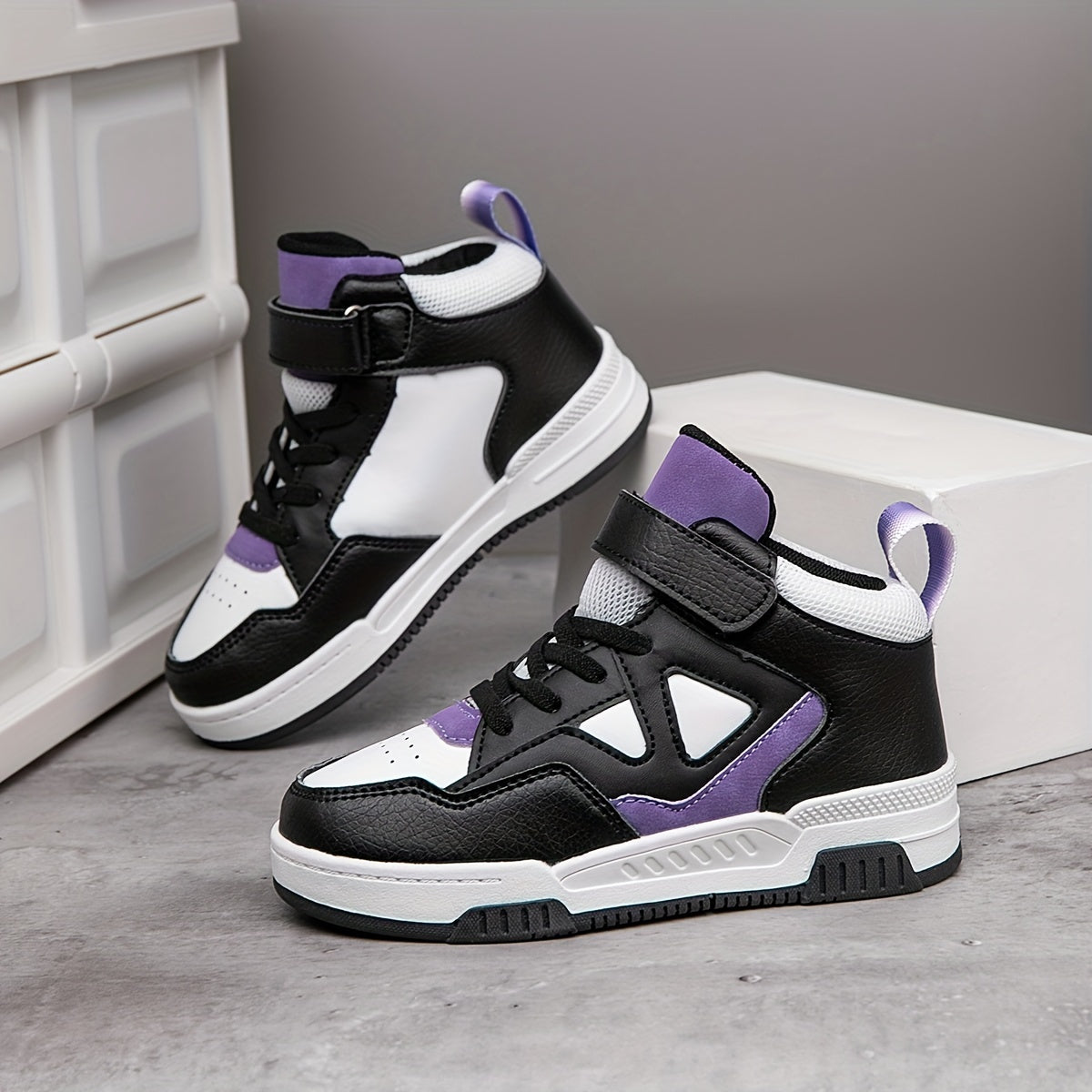 Vintage geometrik yuqori to'plamli krossovkalar, yopishqoq yopish bilan - nafas oladigan, sirpanmaydigan, o'g'il va qizlar uchun yugurish va tasodifiy kiyim uchun ideal.