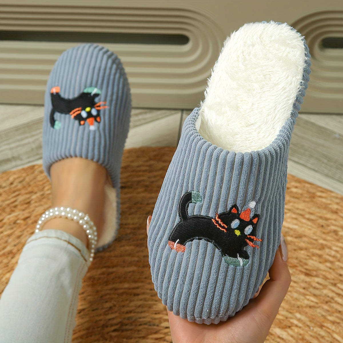 Women's Soft Slip-On Slippers with Cartoon Cat Design Light Beige Non-Slip