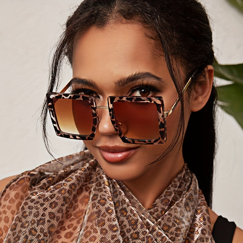 Ayollar uchun kvadrat ramkali ko‘zoynaklar, moda sayohat fotosuratchiligi uchun ko‘zoynaklar