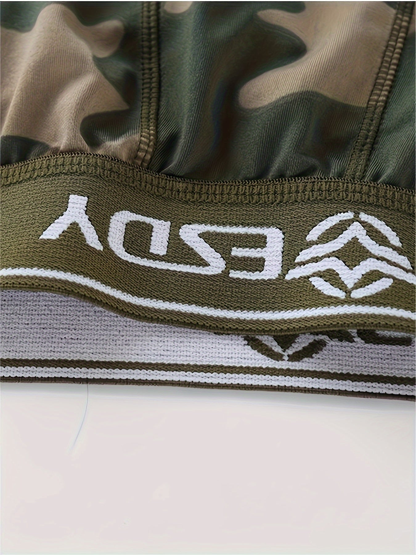 ESDY erkaklar uchun Combat Shirt va Camo Leggings to'plami yuqori cho'ziluvchan tikuv mato bilan zippersi bilan. Tor fit, uzun qo'l, 90% polyester va 10% spandexdan tayyorlangan. Sayohat va ochiq havoda foydalanish uchun ideal.