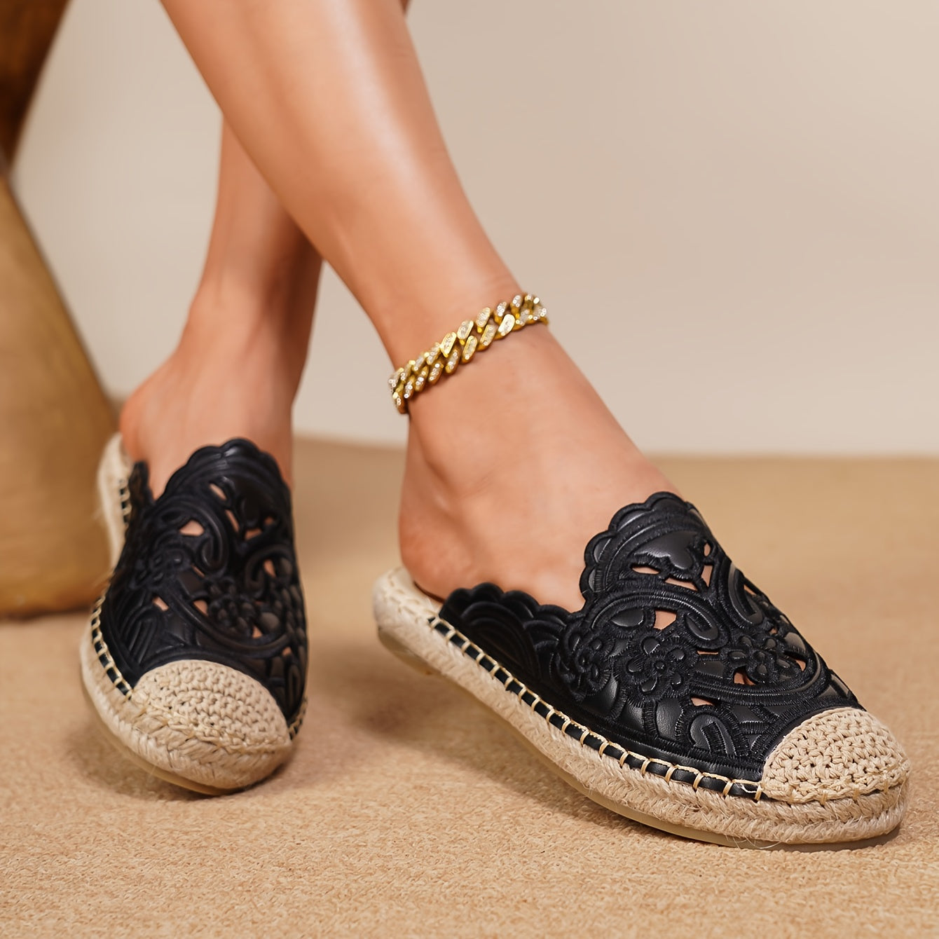 Women's Vintage Embroidered Mask Flat Shoes Slip-On Round Toe PU Beach Shoes