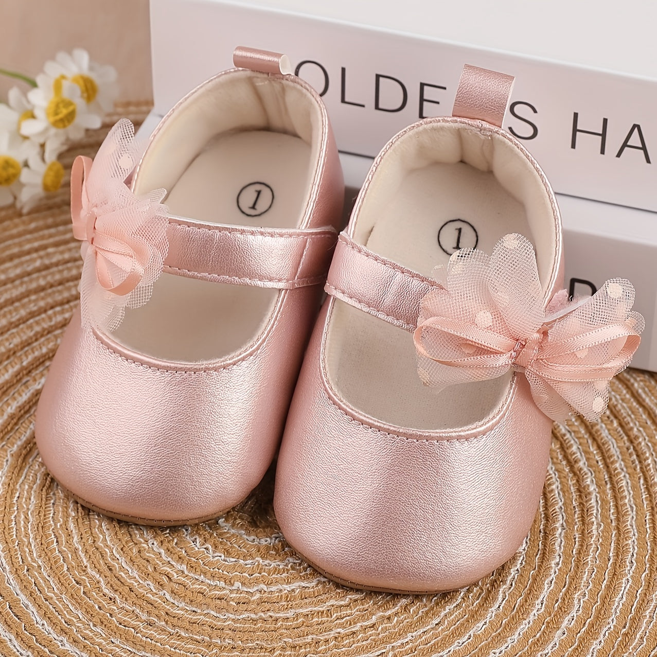 Bahor va kuzda yurishni o'rganishda yordam beradigan PU shabadasi bilan bog'langan Mary Jane chaqaloq qizlar uchun poyabzal va Sehrli lenta