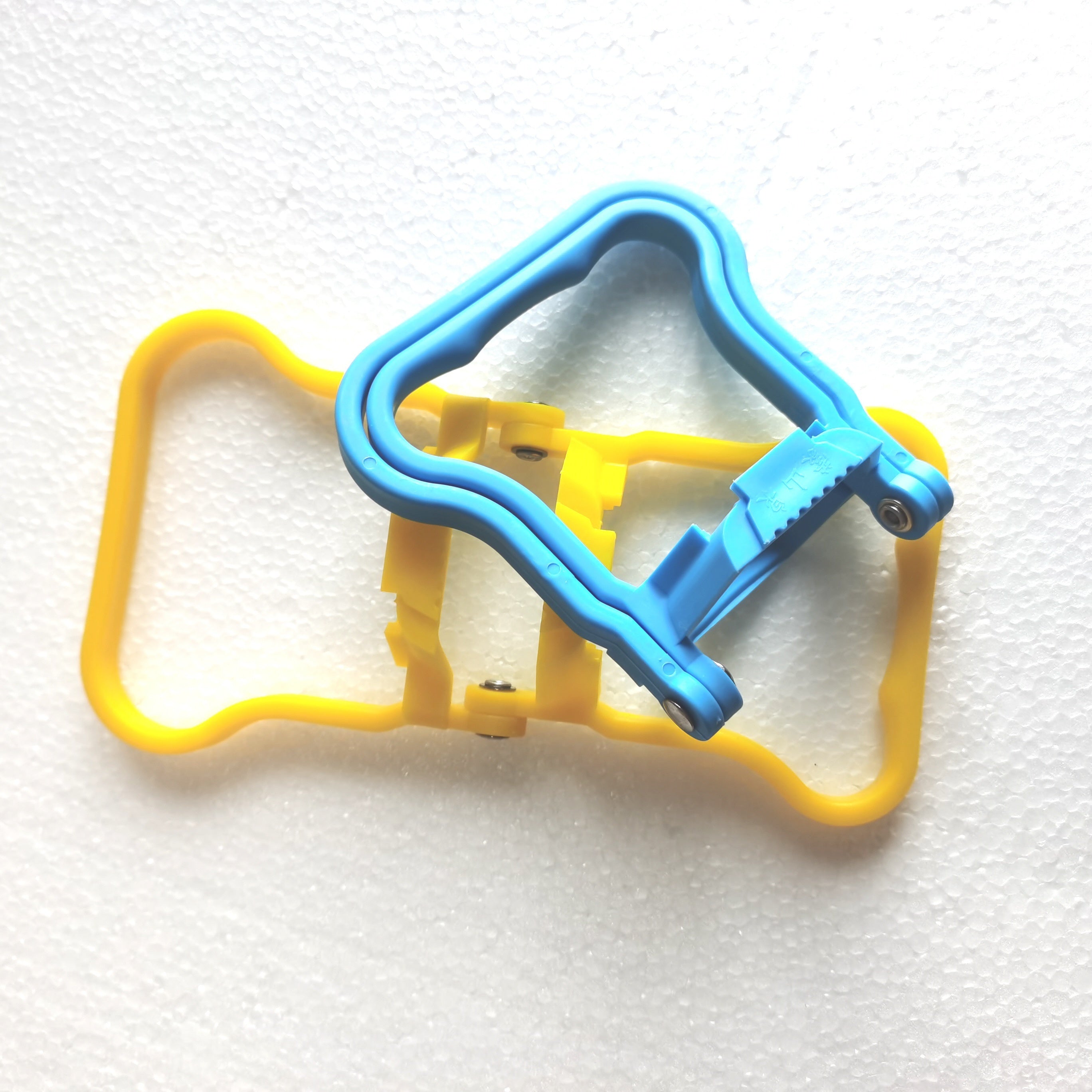 Durable Plastic Water Bucket Lifter with Foldable Handle for Indoor Camping Refrigerator Office