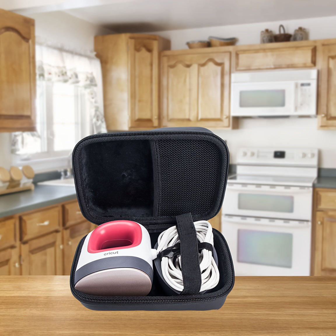 Sayohatga tayyor mini dazmol mashinasi uchun mustahkam PVC himoya qutisi va kabelni boshqarish bilan portativ dazmol asboblari tashkilotchisi