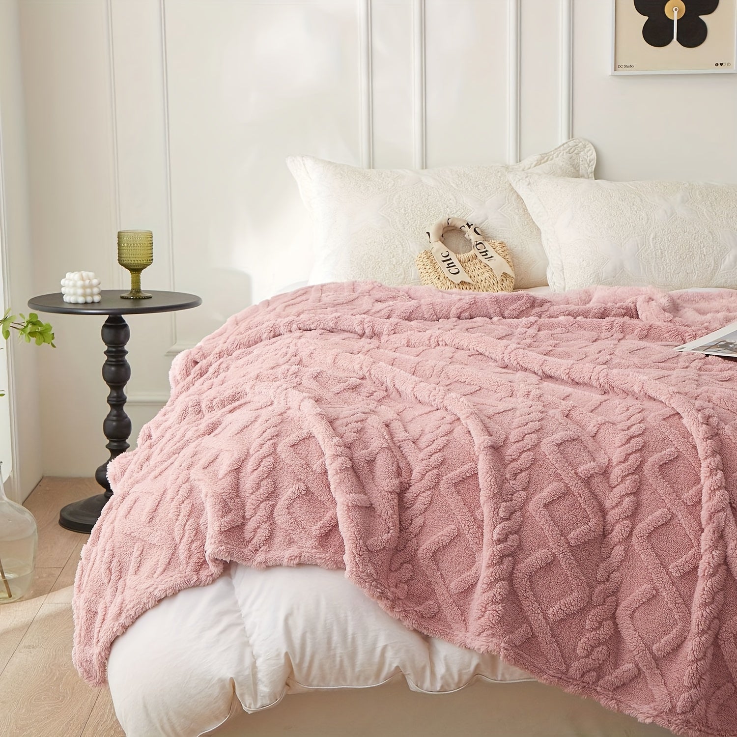 Hypoallergenic Plush Air Conditioning Blanket for All Seasons 300-350gsm