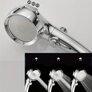 Cabezal de ducha de estilo alemán en plata con parada de agua con un botón y aumento de presión en tres velocidades