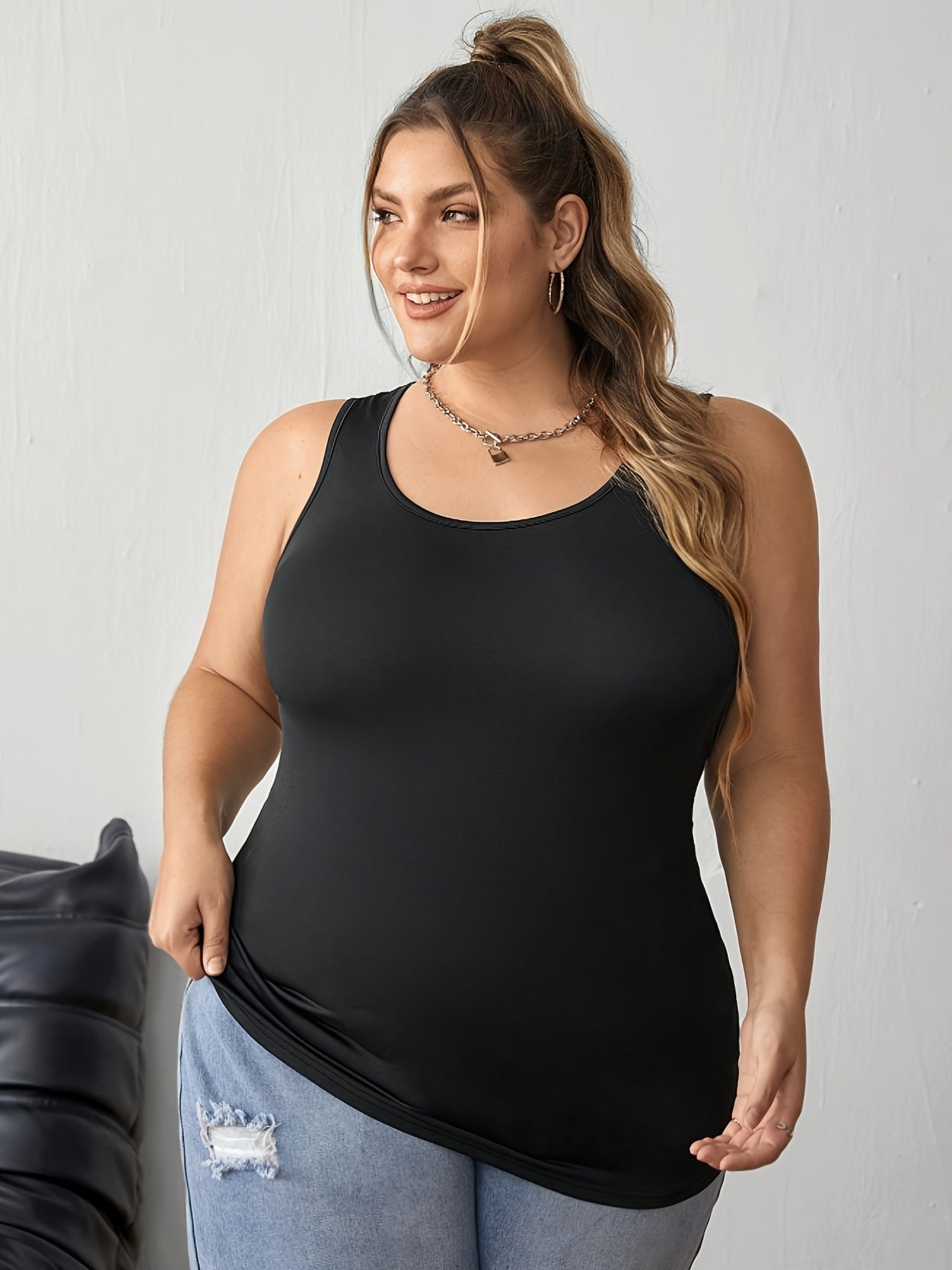 Ayollar uchun katta o'lchamli, bezsiz, nafas oladigan, qulay, kundalik, bir rangli tank top