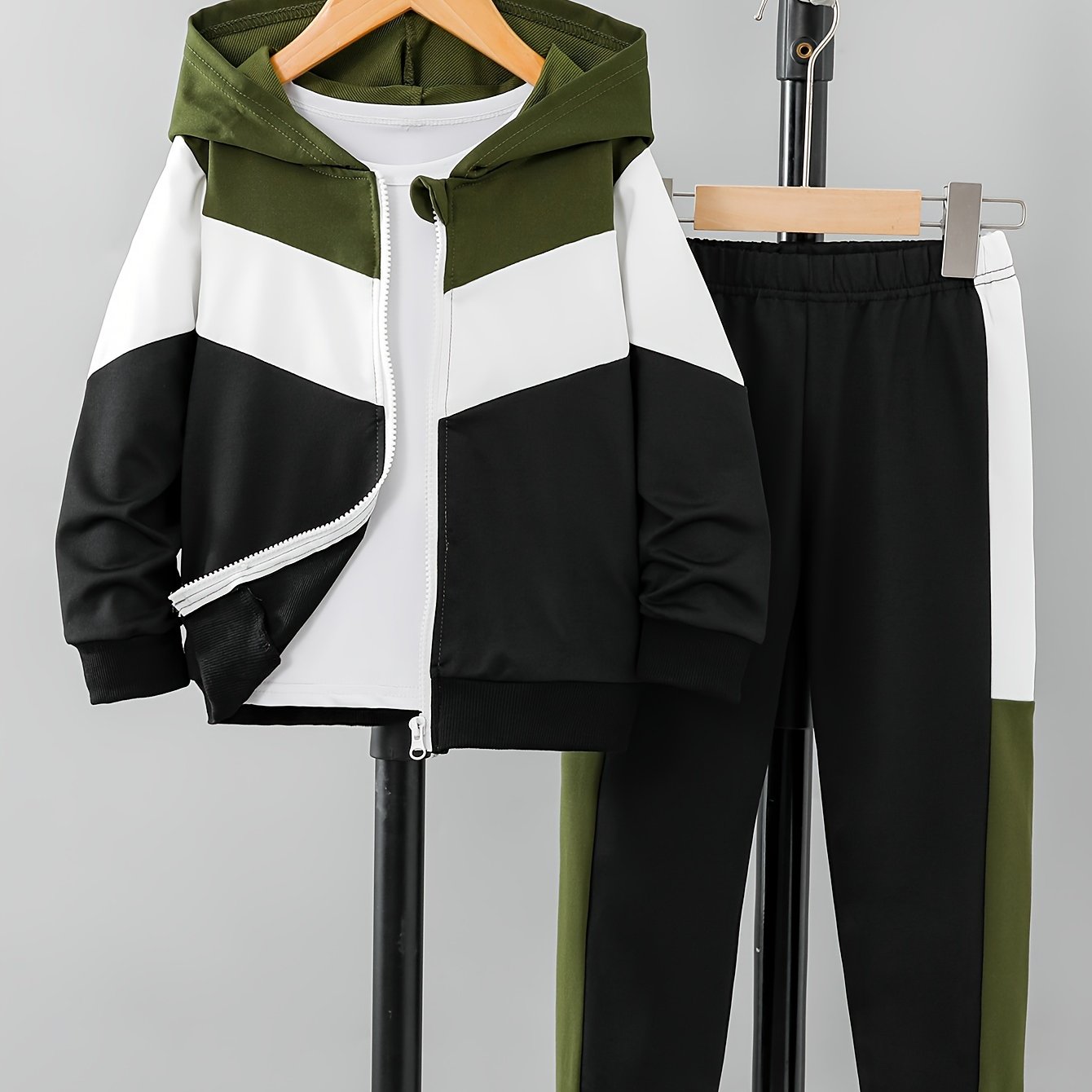 Yigitlar uchun kuzgi kapüşonli kurtka va shimlar to'plami, rang-barang patchwork va zip bilan