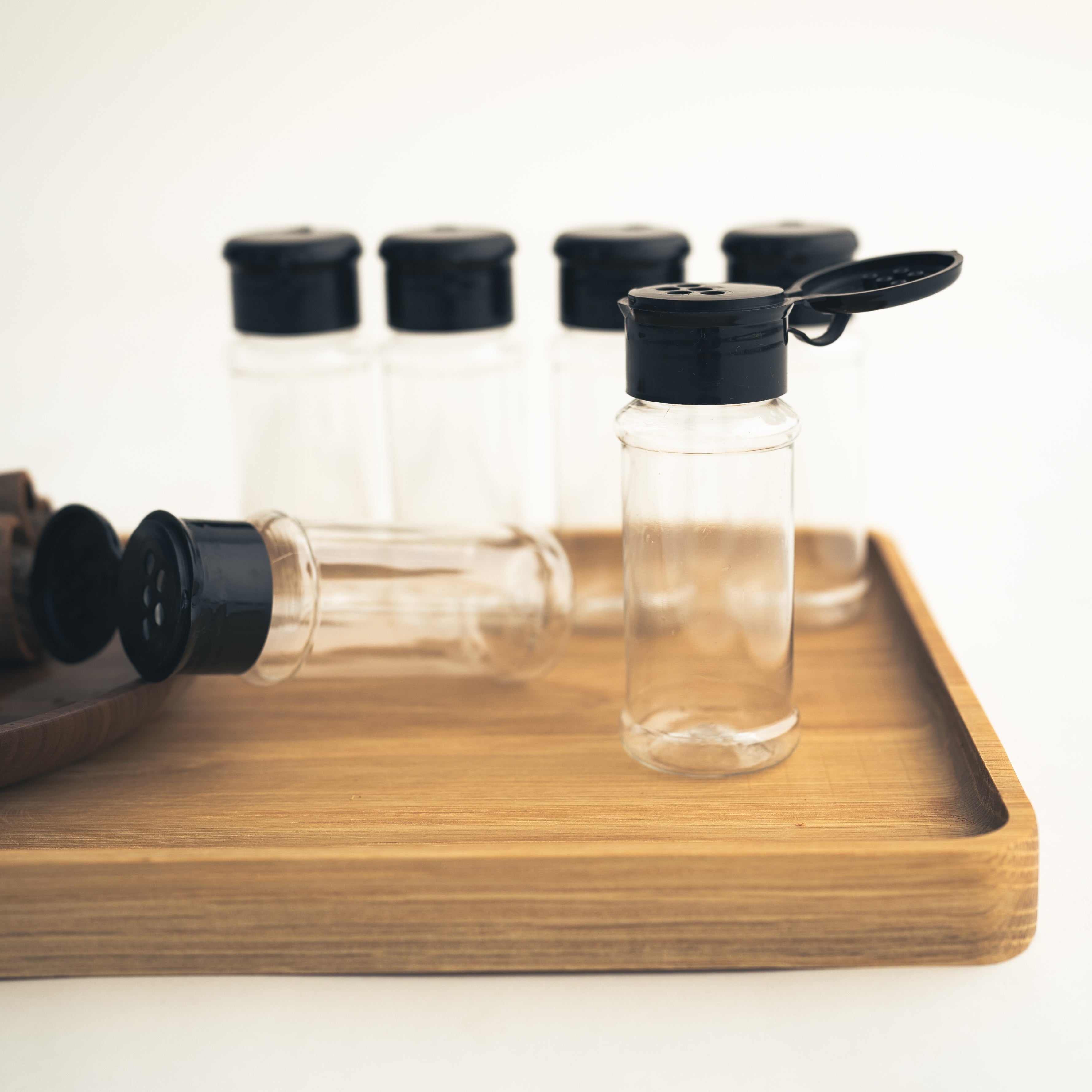 Set of 10/12 Rust-Resistant Spice Bottles with Shaker Lids for Cooking and Kitchen Organization