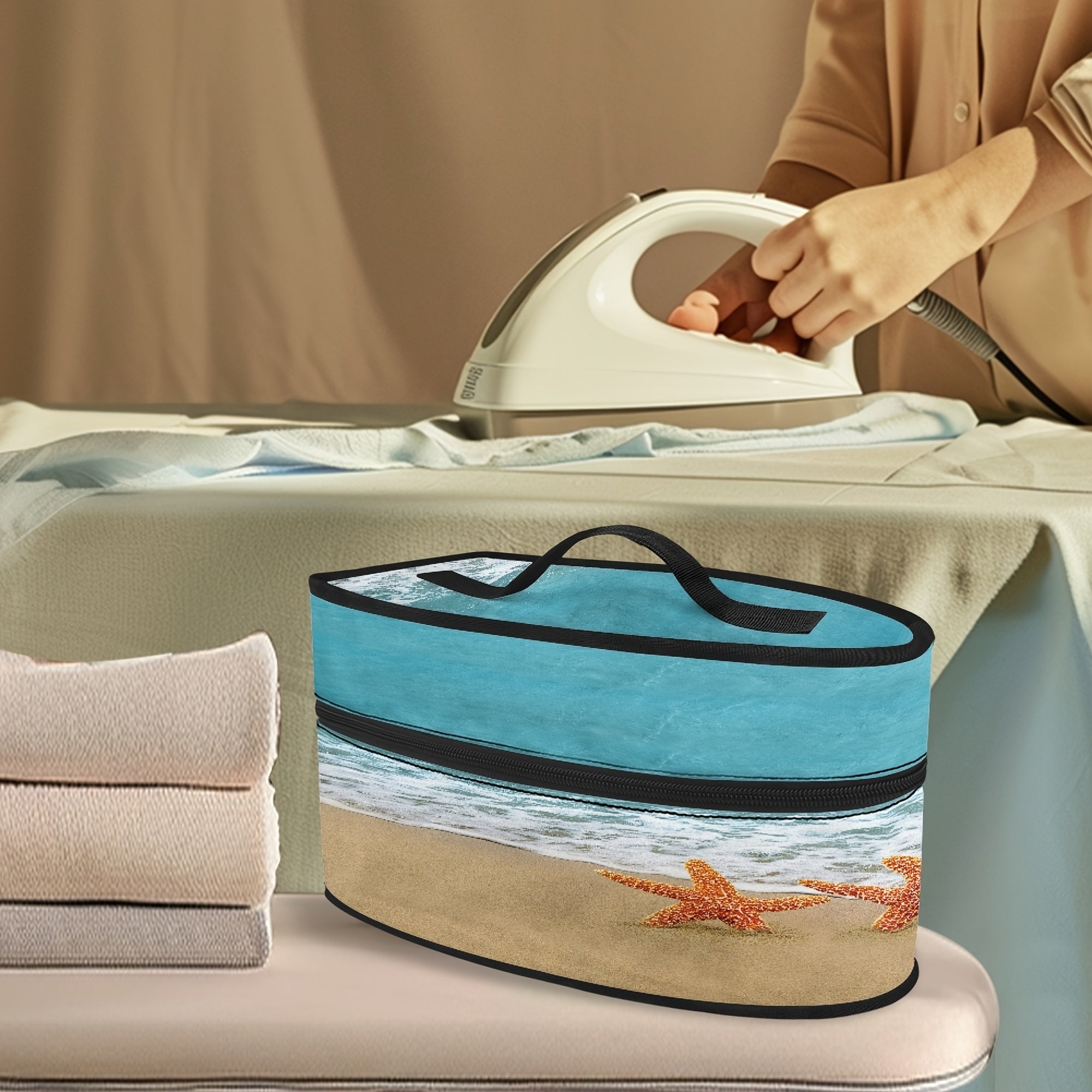 Sayohat yoki saqlash uchun mukammal, changdan himoyalangan, polyester materialdan yasalgan, yuqori tutqich va ikki zıppıqlı plyaj yulduzi naqshli portativ dazmol sumkasi