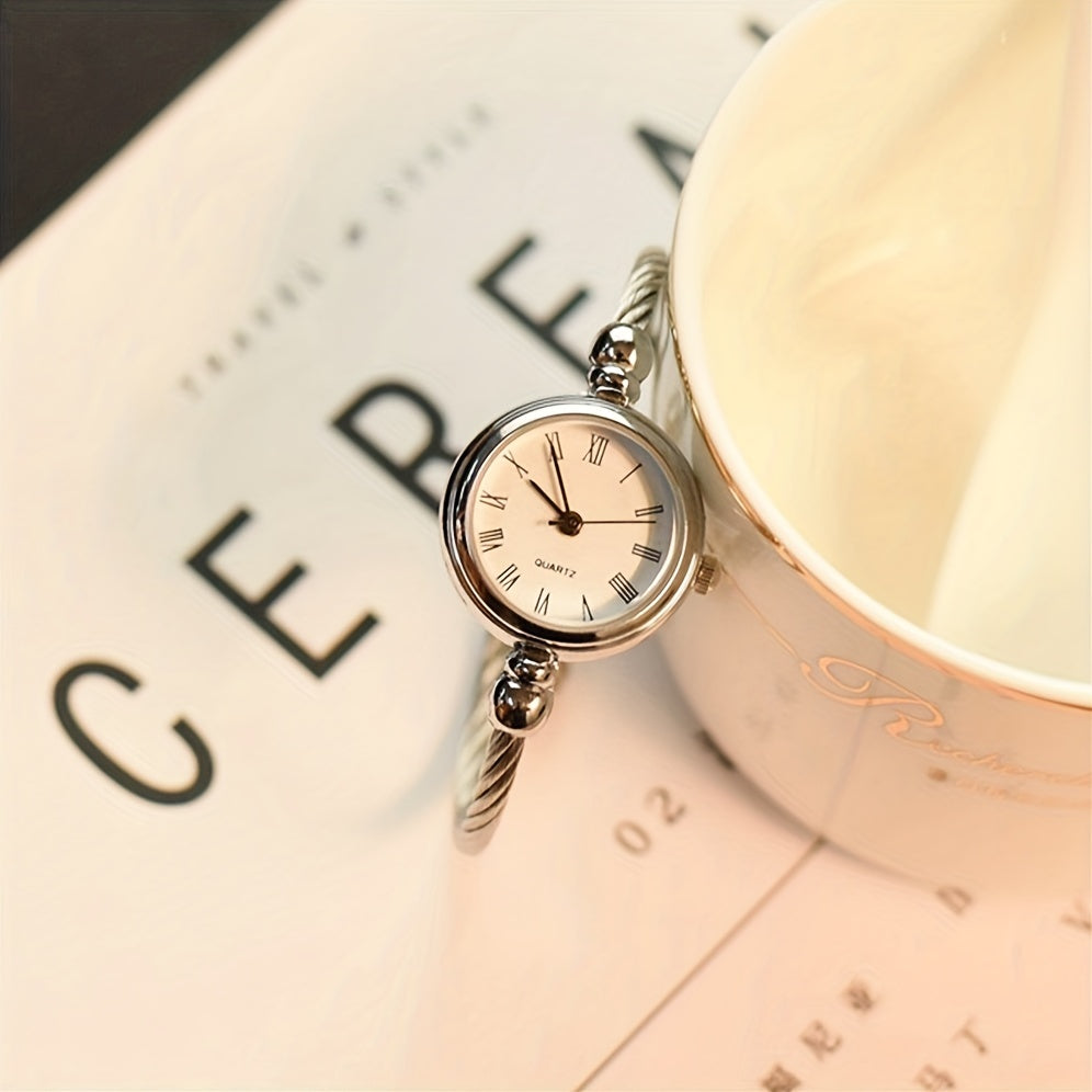 Vintage Roman Numeral Dial Analog Bracelet Watch with Quartz Movement