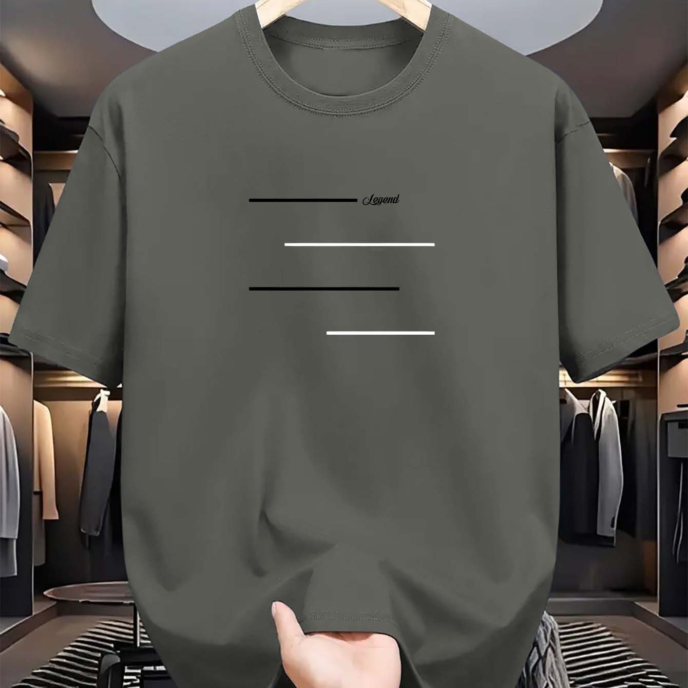 Erkaklar uchun tasodifiy chiziqli polyester T-ko'ylak, qisqa yenglar va dumaloq bo'yin bilan. Yozgi sarguzasht grafikasi mavjud, mashinada yuvish mumkin. Yozgi tasodifiy kiyim uchun mukammal.